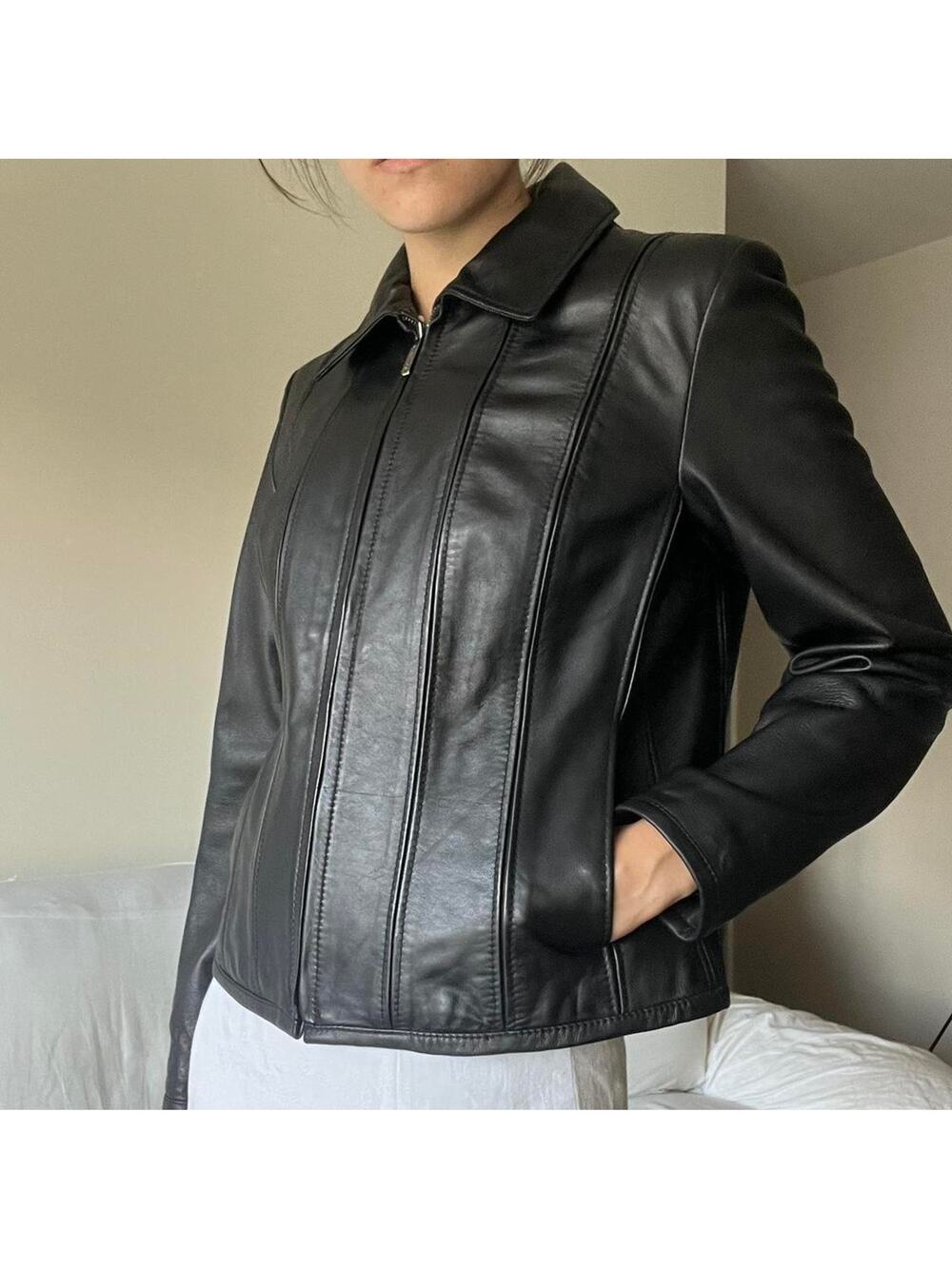 Black 100 real leather jacket with zipper front and pockets